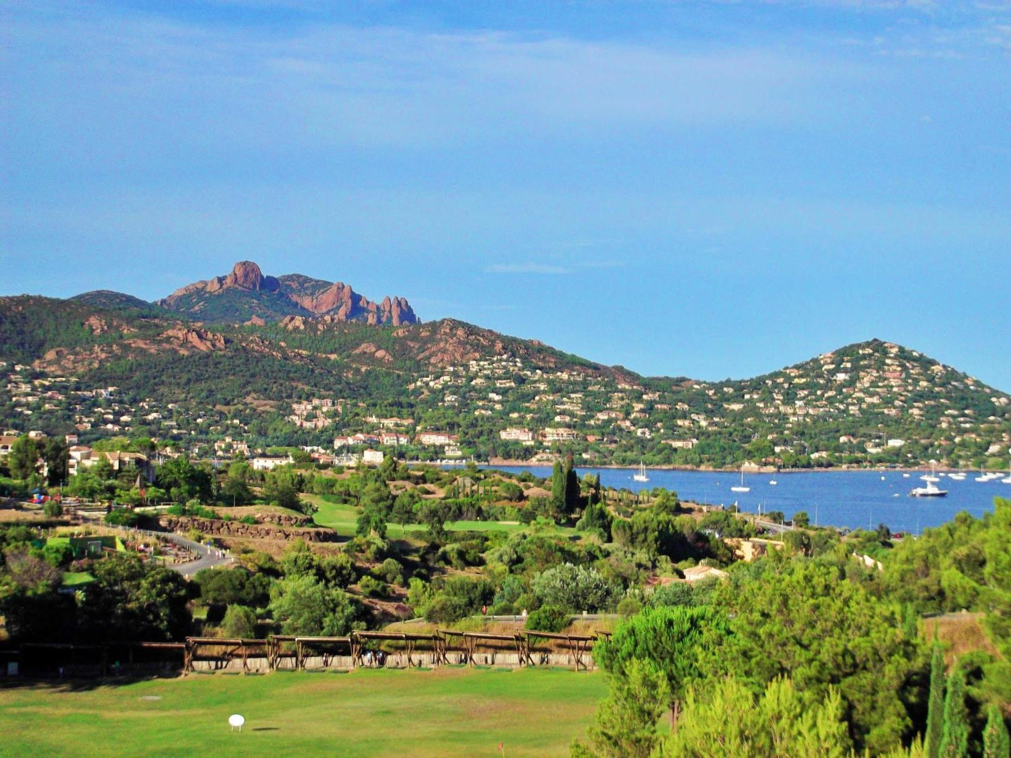 3 Pieces Tout Confort A Cap Esterel Сен-Рафаэль Экстерьер фото